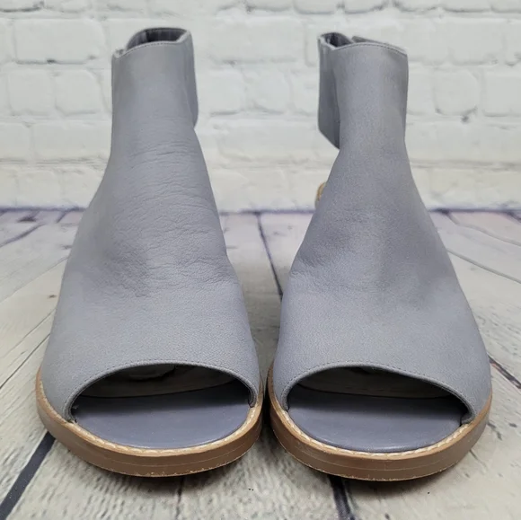 CLARKS SOMERSET | Glacier Charm leather peep toe heel sandals - Picture 5 of 11